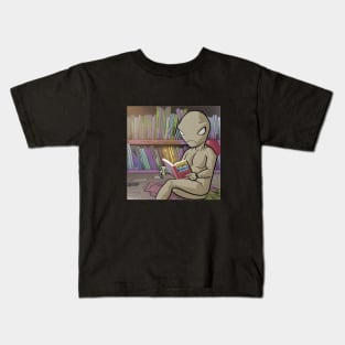 Believe in Yourself Funny an Alien reading a Book Kids T-Shirt